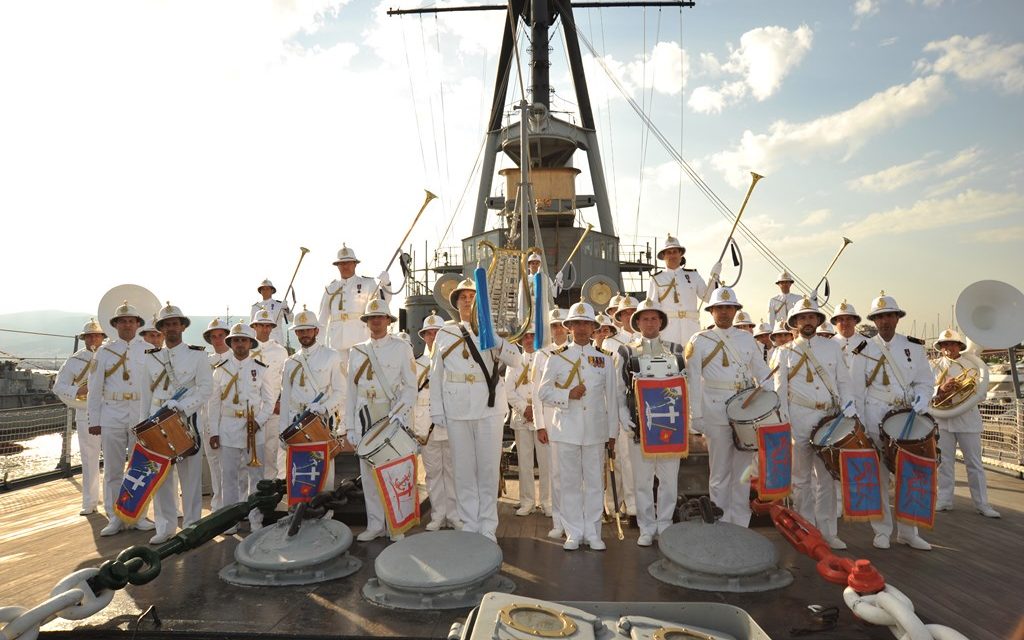 Η  Καρδίτσα υποδέχεται την  περίφημη Μπάντα του Πολεμικού Ναυτικού σε μια μοναδική συναυλία  Τρίτη, 7 Σεπτεμβρίου 2021 στην κεντρική πλατεία, 8.30 μ.μ.     Μια μεγάλη συνεργασία  του Δήμου Καρδίτσας και του  Δικτύου “ΠΕΡΡΑΙΒΙΑ”