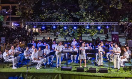 ΔΙΚΤΥΟ “ΠΕΡΡΑΙΒΙΑ”:Ο Αλμυρός «αποθέωσε» την περίφημη Μπάντα του Πολεμικού Ναυτικού  την Παρασκευή 13 Ιουνίου 2025 – «Βούλιαξε» η κεντρική πλατεία του Αλμυρού από χιλιάδες πολίτες- Σειρά συναυλιών με την Ορχήστρα Σύγχρονης Μουσικής της ΕΡΤ και τη Μπάντα του Πολεμικού Ναυτικού