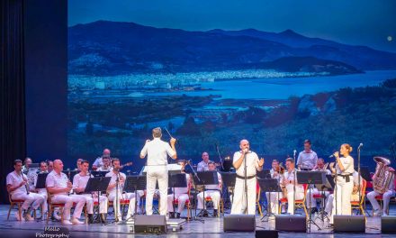 Αποθεώθηκε η  Μπάντα του Πολεμικού Ναυτικού στο κατάμεστο Δημοτικό Θέατρο Βόλου – Σε μια εντυπωσιακή συναυλία την Παρασκευή 3 Οκτωβρίου 2025
