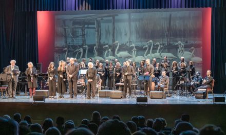 Ο Βόλος τίμησε τον μοναδικό  Σταύρο Κουγιουμτζή με μια ονειρική συναυλία στο Δημοτικό Θέατρο Βόλου «Βαγγέλης Παπαθανασίου» που «έκλεψε» τις καρδιές όλων