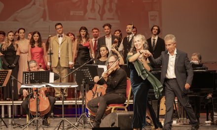 ΔΙΚΤΥΟ “ΠΕΡΡΑΙΒΙΑ”:«Έκλεψε» τις καρδιές όλων η  μουσική παράσταση για τον  Αττίκ  Στο κατάμεστο Δημοτικό Θέατρο Βόλου «Βαγγέλης Παπαθανασίου»-  Το Σάββατο 18 Οκτωβρίου 2025 – Υπό την Αιγίδα του Υπουργείου Πολιτισμού    